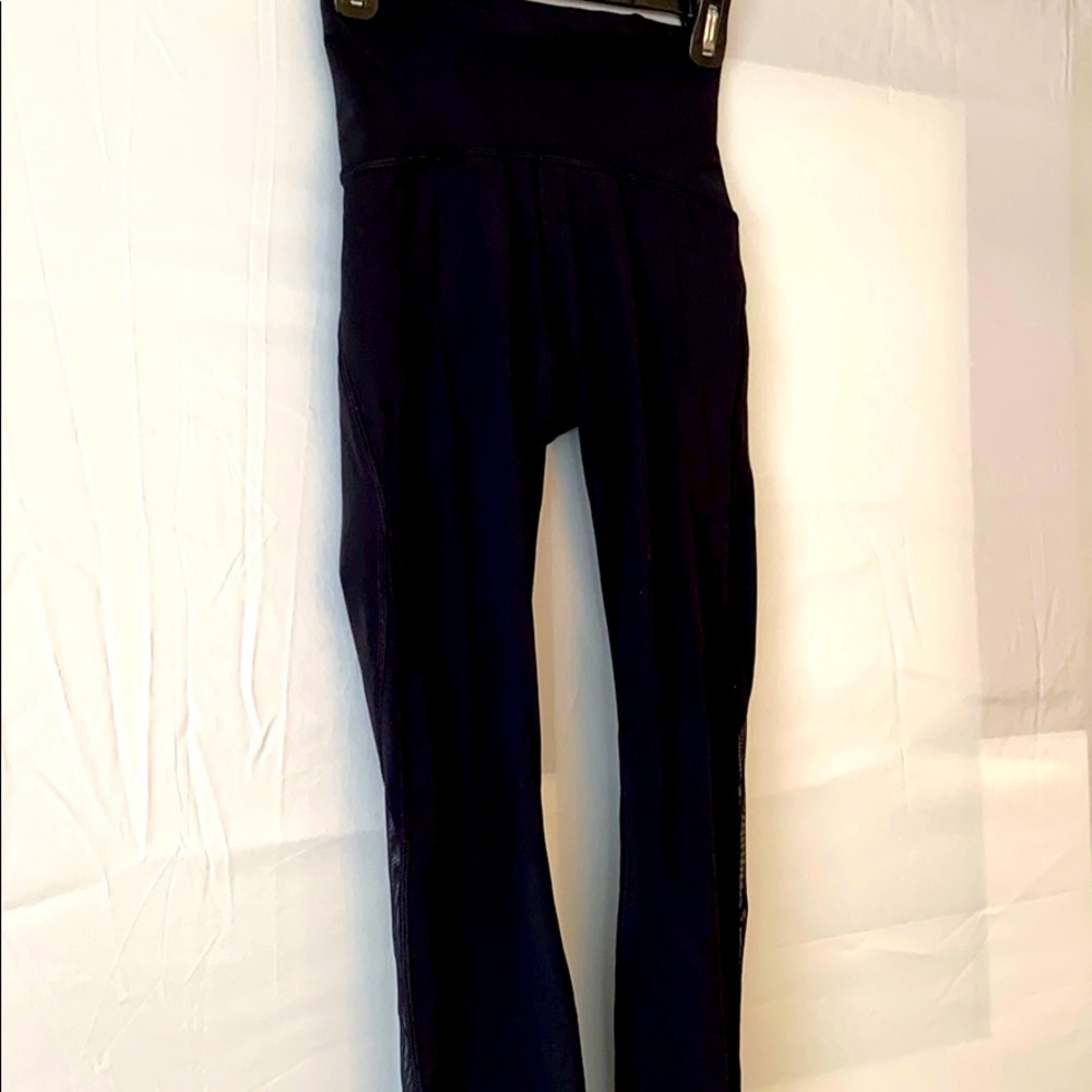 lululemon leggings size 4 with small holes